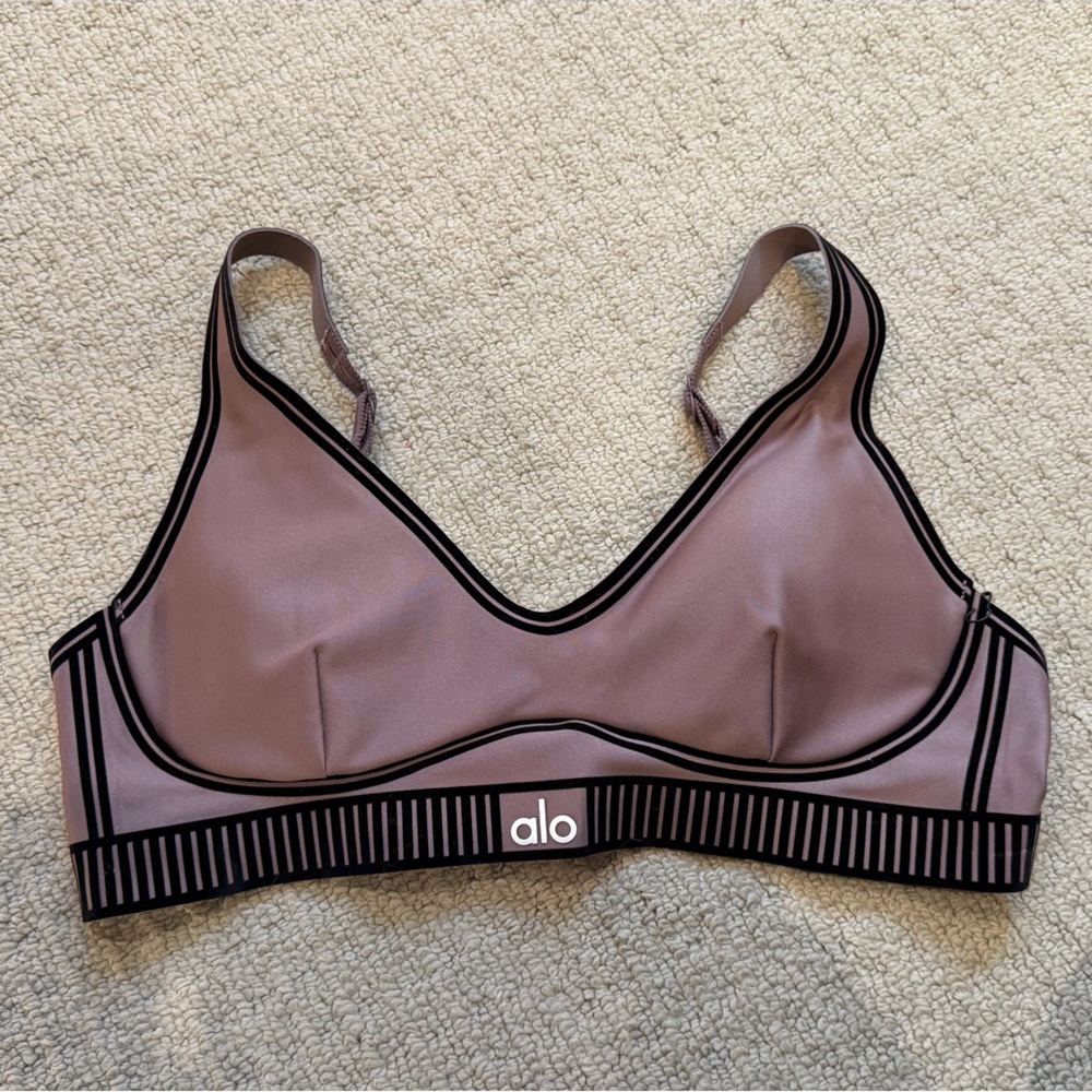 ALO Yoga airlift Sports Bra